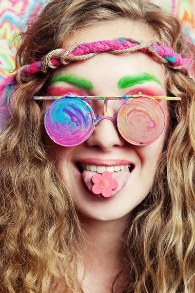 Mulher hippie beleza com óculos elegantes — Fotografia de Stock