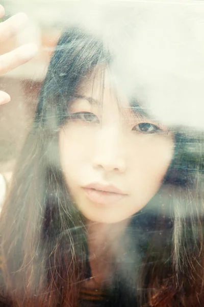 Sensual japanese girl behind glass — Stock Photo, Image