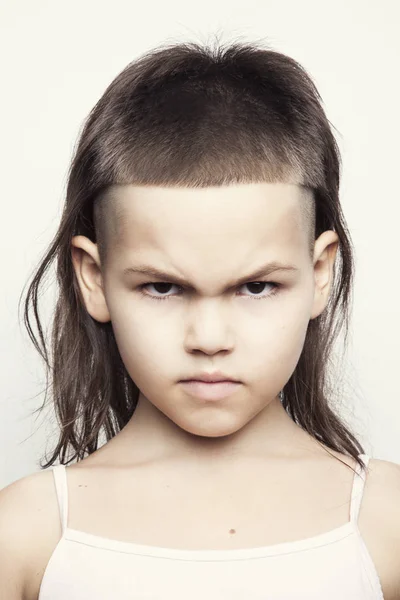 Azjatyckie dziewczyna z nowoczesne fryzury — Zdjęcie stockowe