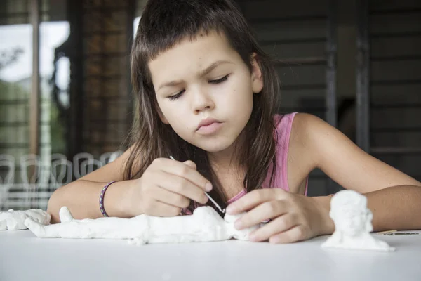 Focused Little Girl Sculpting Pottery Human Statue Sitting Table — Stock Photo, Image