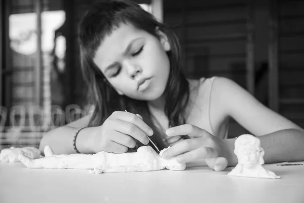 Focused Little Girl Sculpting Pottery Human Statue Sitting Table — Stock Photo, Image