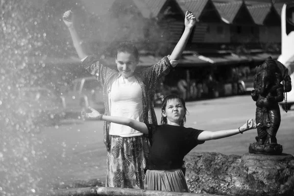 Two Girls Happy Hot Springs Mea Khajan Wiang Poa Chiang — Stock Photo, Image