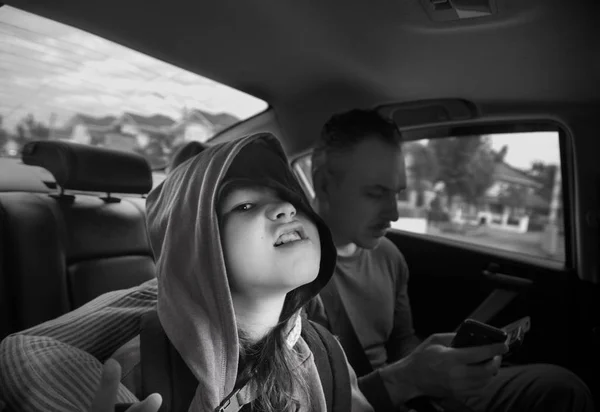 Family Trip Monochrome Picture Father Daughter Sitting Car — Stock Photo, Image