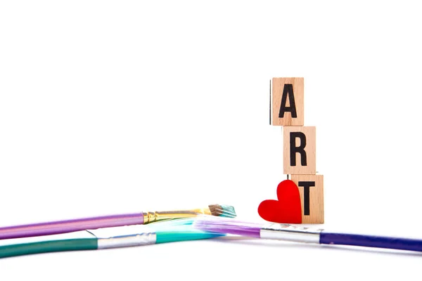 Love Art - blocchi e pennelli su sfondo bianco — Foto Stock