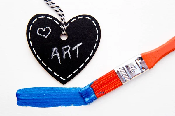 Love Art - Pittura e pennello su sfondo bianco — Foto Stock
