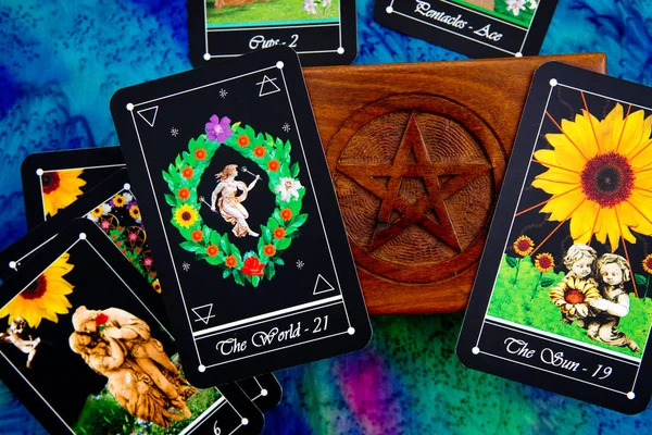 Tarot Deck - Tarot Readings with wooden box with pentagram desig