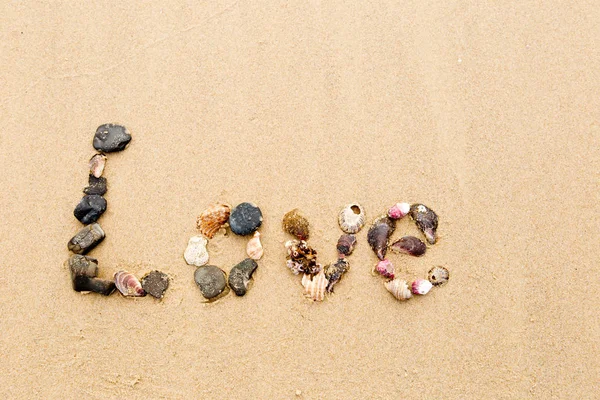 Tengeri kagylókból homokba írt szerelem — Stock Fotó