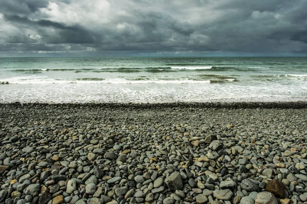 Uitzicht op de kust met surf — Stockfoto