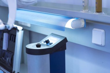 modern tıbbi laboratuvar donatımı.