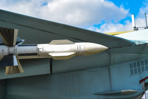 The missile air-air suspended under the wing of Russian fighter — Stock Photo, Image
