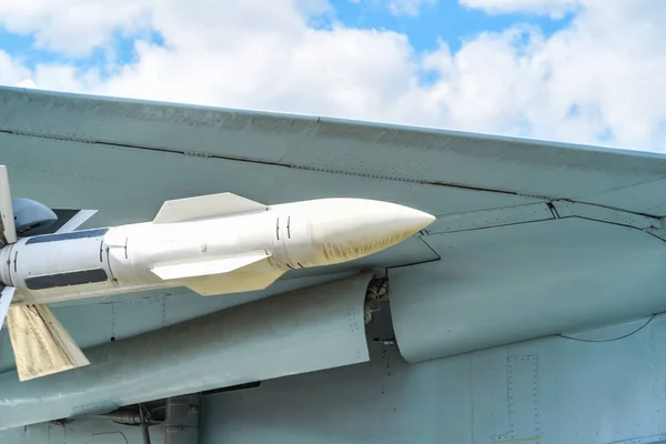 The missile air-air suspended under the wing of Russian fighter — Stock Photo, Image