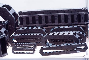 Metal işleme makine için birçok siyah tırtıl