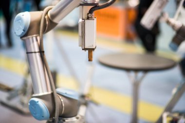 Artırılmış gerçeklik sanayi konsepti için. Robotik ve otomasyon sistem denetim uygulamasında robot kol akıllı üretim arka planda otomatikleştirmek.