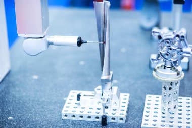 Hassas algılayıcılar bileşen boyutları ve yüzey veri hızlı, doğru edinimi için. Cmms için ölçüm sistemleri