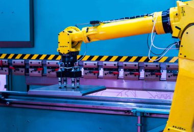 Artırılmış gerçeklik sanayi konsepti için. Robotik ve otomasyon sistem denetim uygulamasında robot kol akıllı üretim arka planda otomatikleştirmek.