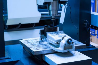 Freze kesme metal işleme işlemi. Hassas endüstriyel Cnc metal detay değirmen Fabrikası'nda tarafından işleme