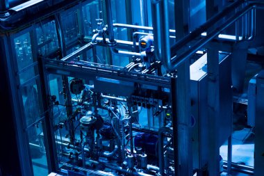 Bira depolama tankları. Modern bira üretim.