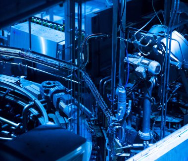 Isıtma sistemi için modern kazan dairesi ekipmanları. Borular, su pompası, vanalar, manometreler..