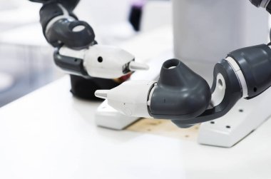 Artırılmış gerçeklik sanayi konsepti için. Robotik ve otomasyon sistem denetim uygulamasında robot kol akıllı üretim arka planda otomatikleştirmek.