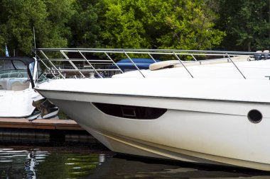 Tekne pruvası - müfreze, limana demirli