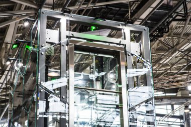 Asansör montaj, modern bir asansör yüklemek Asansör teknisyeni