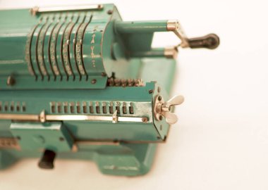 Matematiksel hesaplamalar için aritmometre, eski retro bilgisayar