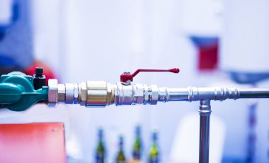 Borudan çıkan gaz sızıntısı vanası borudaki basınç vanası için..