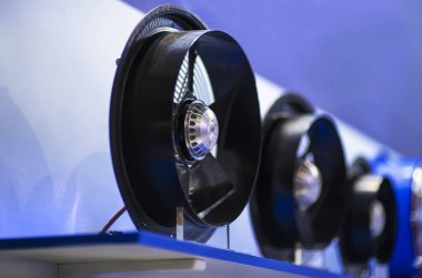 Fabrikada modern nemlendirici ve hava temizleyici, akıllı üretim geçmişi..