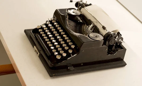 Zbliżenie Klasycznej Czarnej Maszyny Pisania Koncepcja Pisania — Zdjęcie stockowe