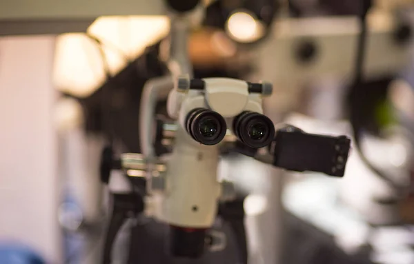 Close Microscópio Científico Laboratório Hospital Doença Epidémica Cuidados Saúde Pesquisa — Fotografia de Stock