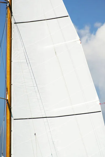 Boot Velas e céu — Fotografia de Stock