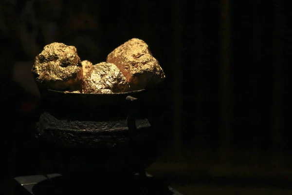 Kara günü altın Nugget