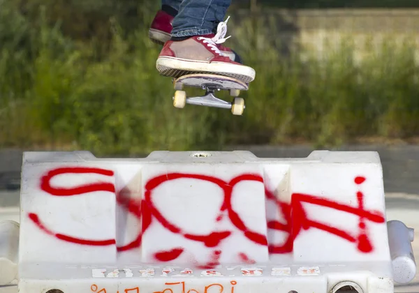 Salto do patinador — Fotografia de Stock