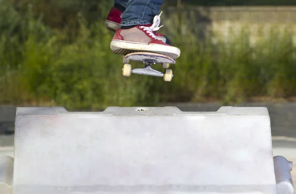 Salto do patinador — Fotografia de Stock