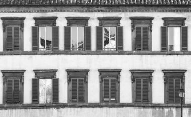 eski windows siyah ve beyaz