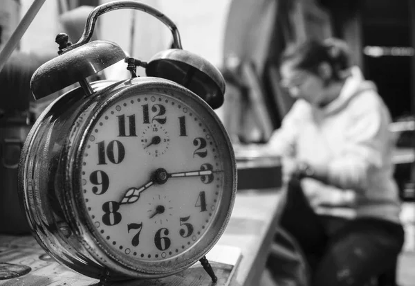 Χρόνος εργασίας και ρολόι — Φωτογραφία Αρχείου