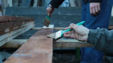 ahşap üzerine fırça iş