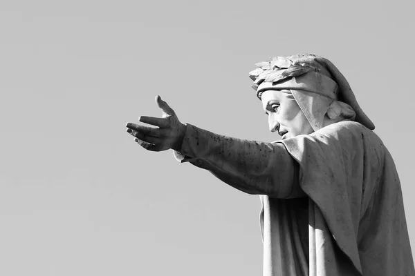 Statue of Dante Alighieri — Stock Photo, Image