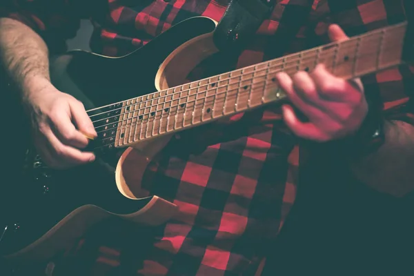 Guitarrista em ação — Fotografia de Stock