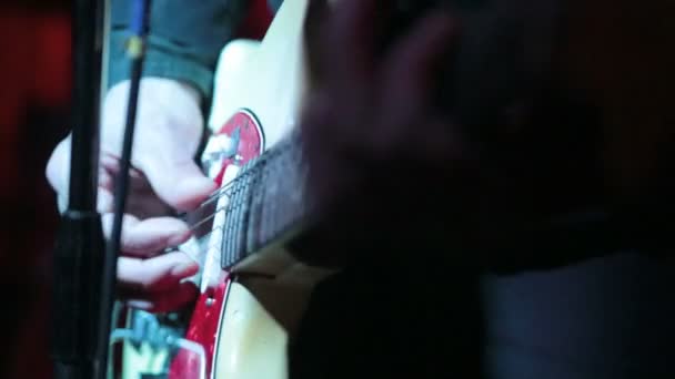 Detalhe Músico Tocar Guitarra — Vídeo de Stock