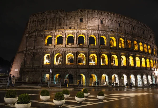 Coliseo de Roma en la noche de invierno — Foto de Stock