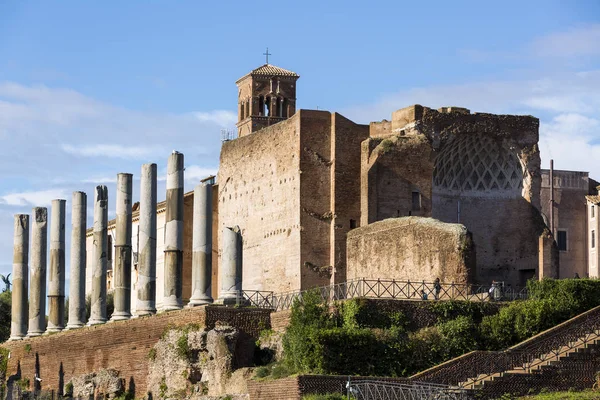 Roma Foro romano con columnas — Foto de Stock