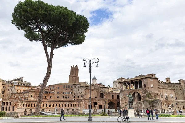 Roma Italia 2019 Mercados Trajano Con Turistas Visitantes Ciudadanos Romanos — Foto de Stock