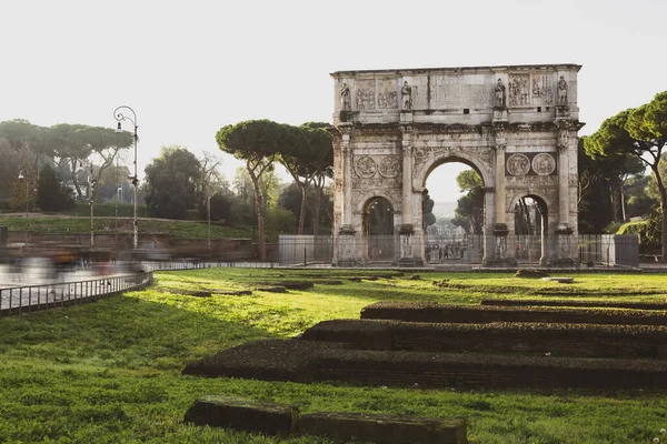 Roma Italia 2019 Arc Trajan Roma Con Turistas Visita Durante — Foto de Stock