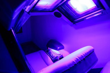 Güneş ışığı lambalı solaryum makinesi