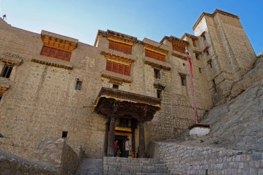 Leh Sarayı Ana Giriş Kapısı, Leh Ladakh Şehri, Jammu & Kashmir Eyaleti, Hindistan - Eylül 2018