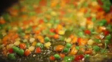 Bezelye ve havuç yemek