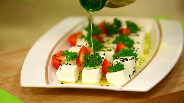 Ensalada de queso deliciosa — Vídeos de Stock