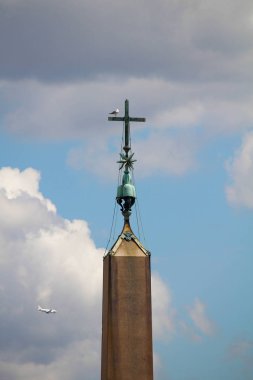 çapraz Vatikan üzerinde martı