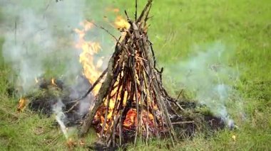 Yanan bir ateş Timelapse